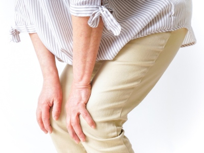 膝の痛みのイメージ写真