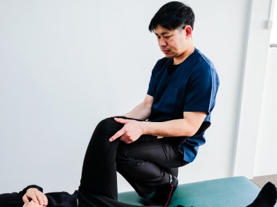 膝の痛みのイメージ写真