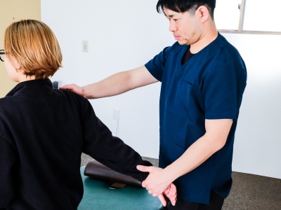 肩の痛みのイメージ写真